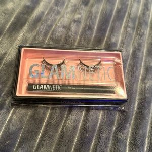 GLAMNETIC: Virgo temporary Lashes with glue.